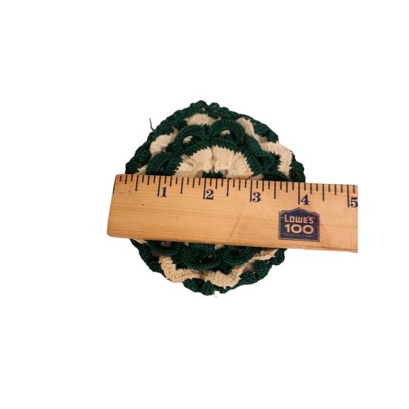 VINTAGE CROCHET HANDMADE DOILY GREEN WHITE CHRISTMAS FLOWER ORNAMENT WALL HANGER - Picture 4 of 4